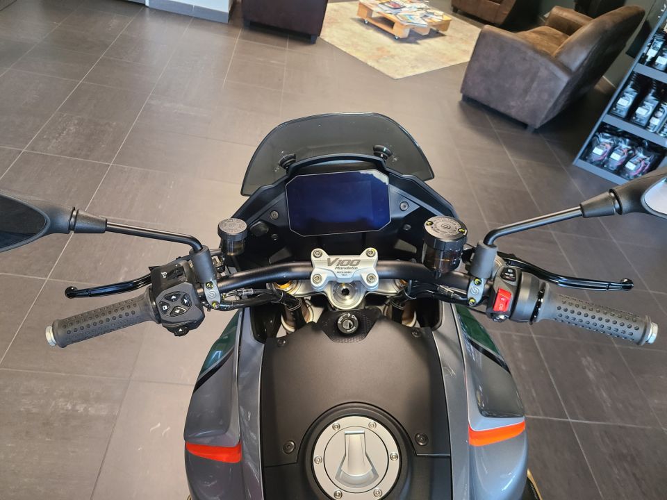 MOTO GUZZI V100 Mandello S 4