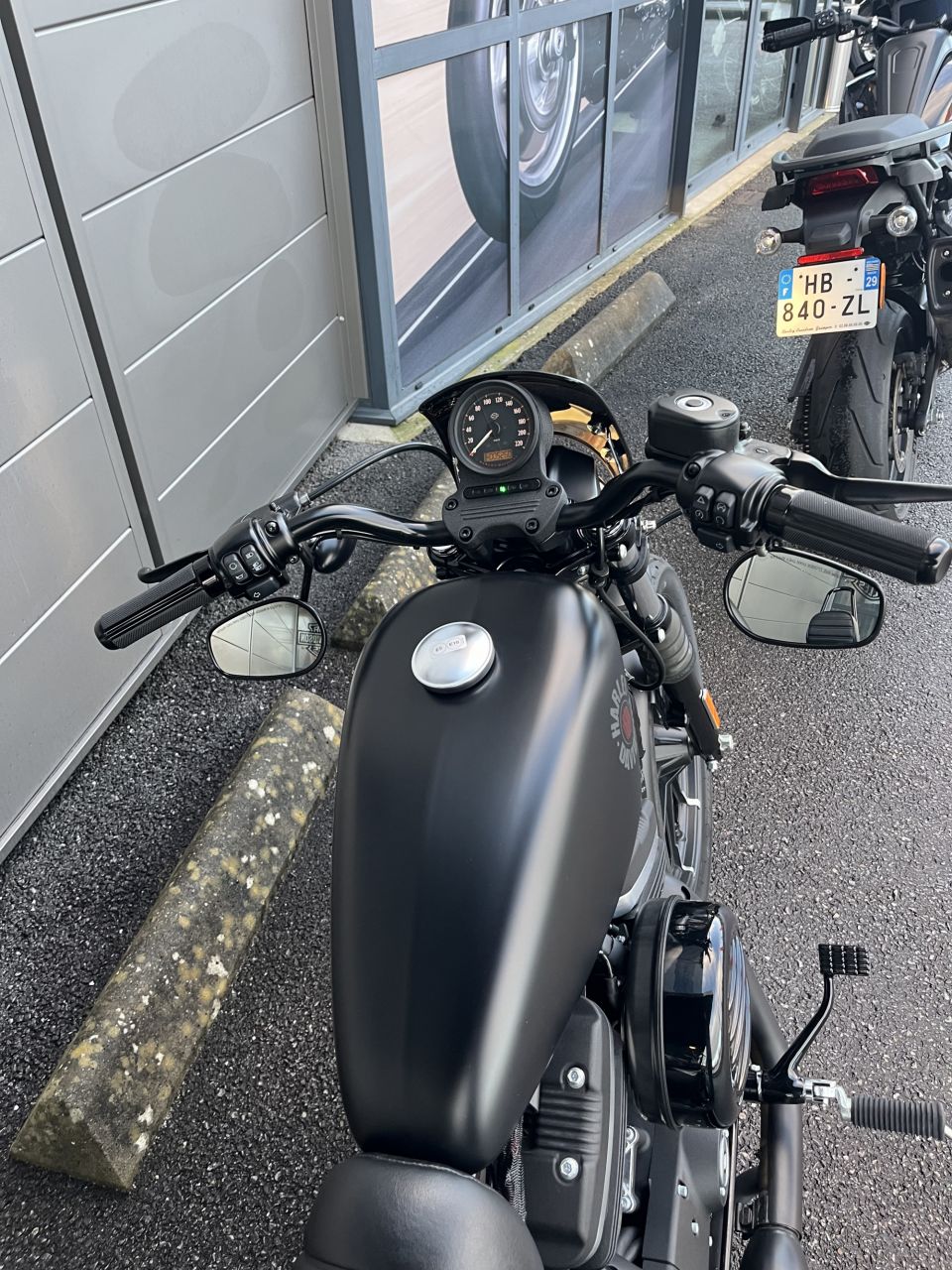 HARLEY-DAVIDSON SPORTSTER IRON 883 4