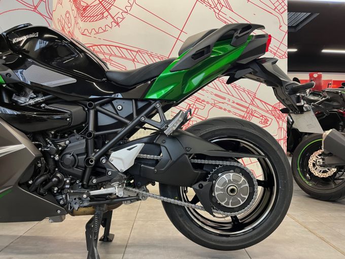 KAWASAKI Ninja H2 SX SE 4