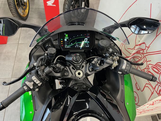 KAWASAKI Ninja H2 SX SE 4