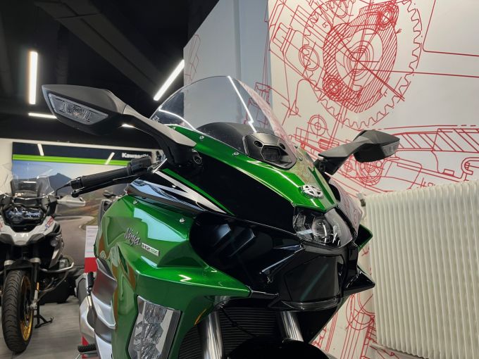 KAWASAKI Ninja H2 SX SE 4