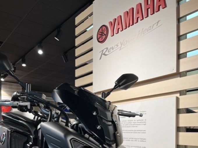 YAMAHA MT-10 4