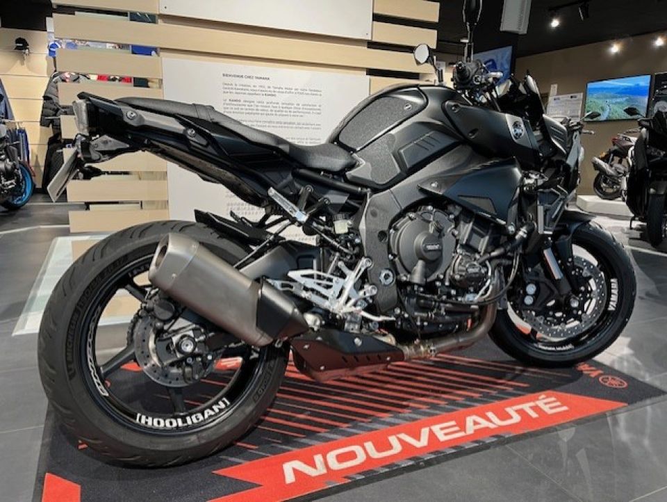 YAMAHA MT-10 4