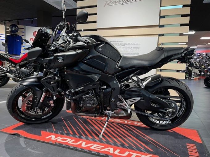 YAMAHA MT-10 4