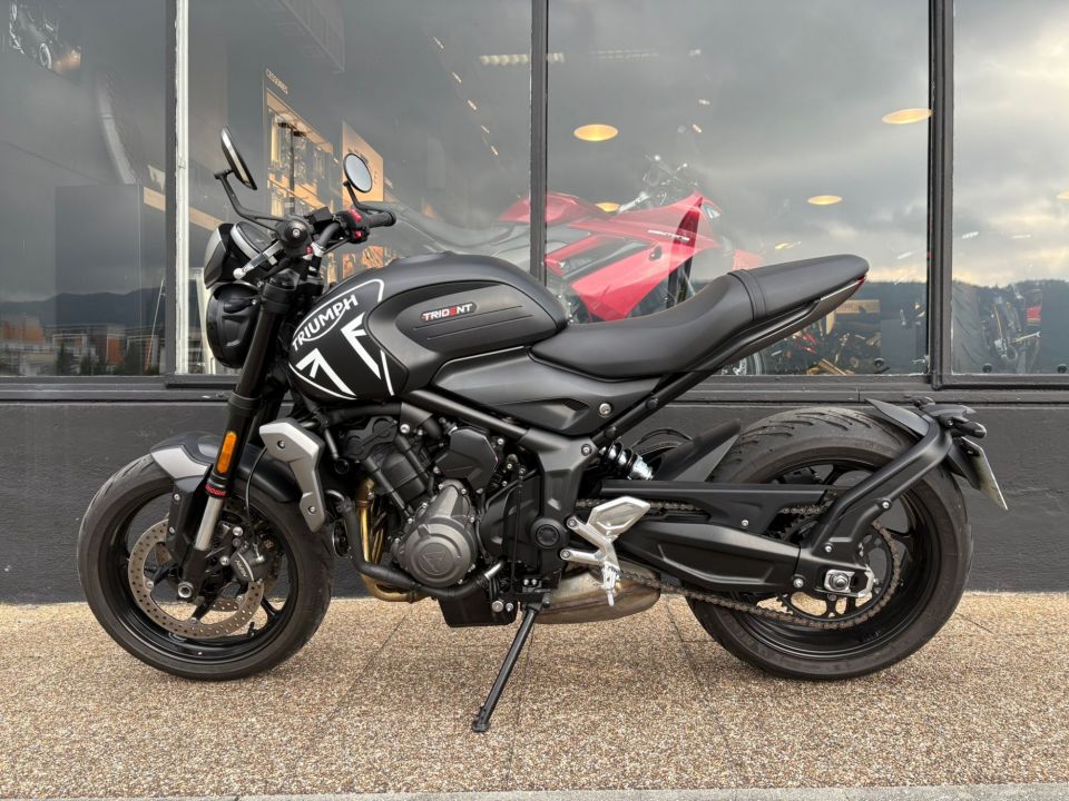 TRIUMPH TRIDENT 660 4