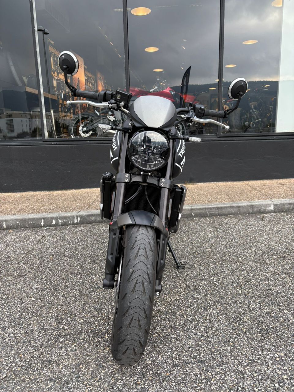 TRIUMPH TRIDENT 660 4