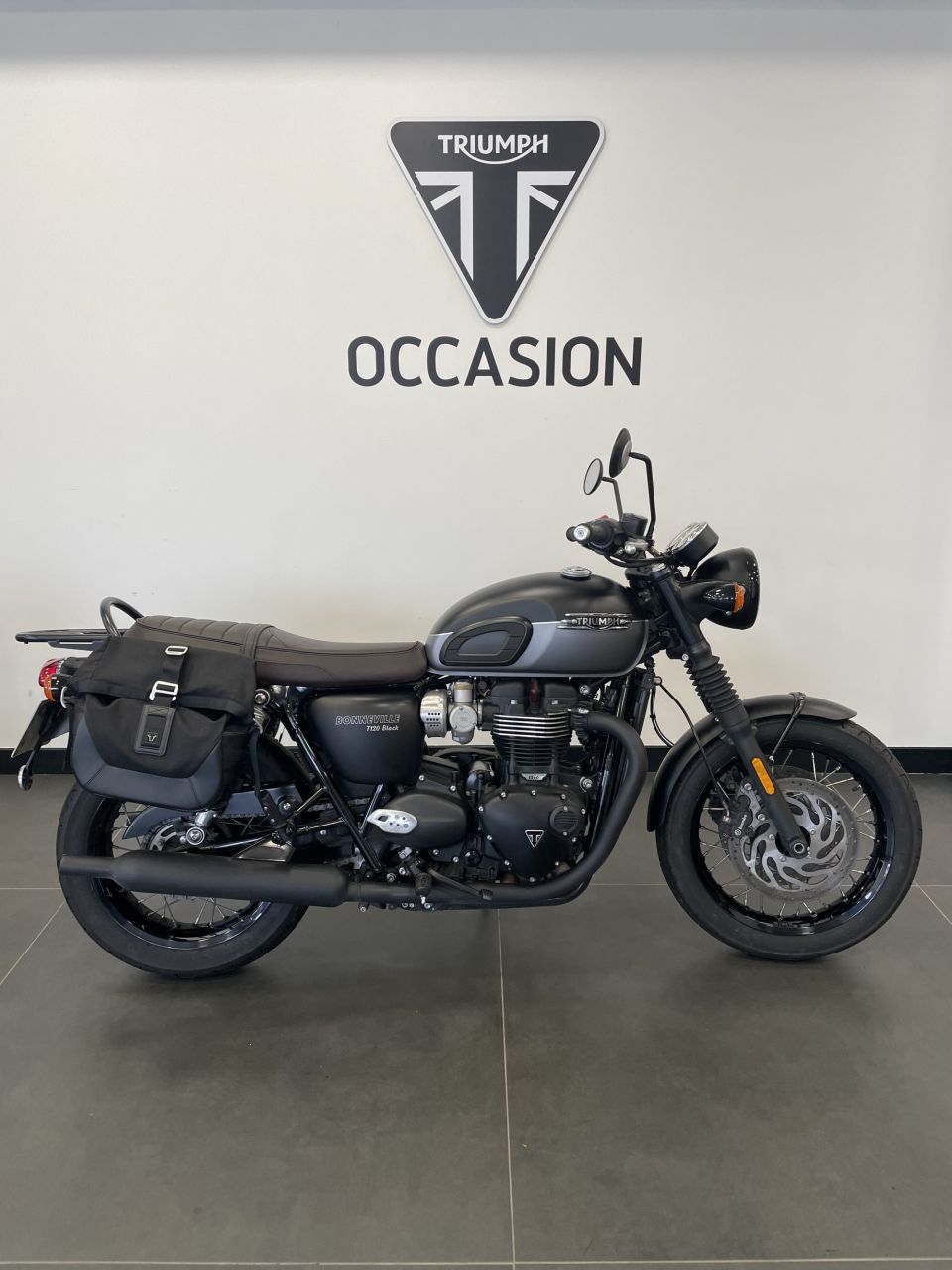 TRIUMPH Bonneville T120 Black 4