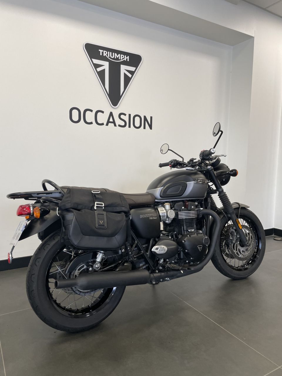 TRIUMPH Bonneville T120 Black 4