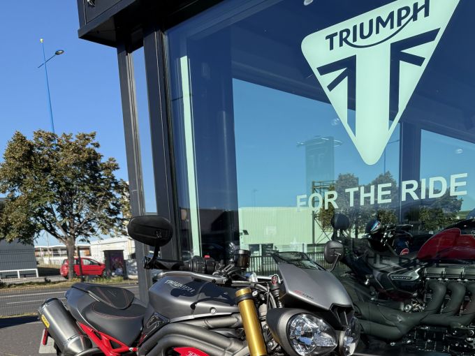 TRIUMPH SPEED TRIPLE R 1200 4