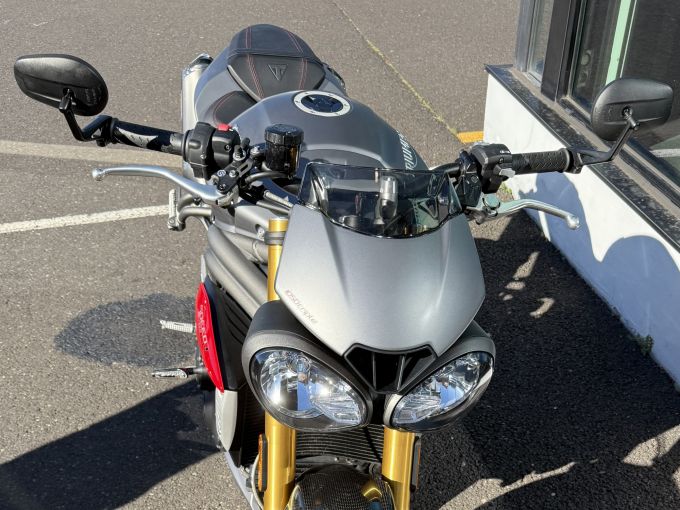 TRIUMPH SPEED TRIPLE R 1200 4