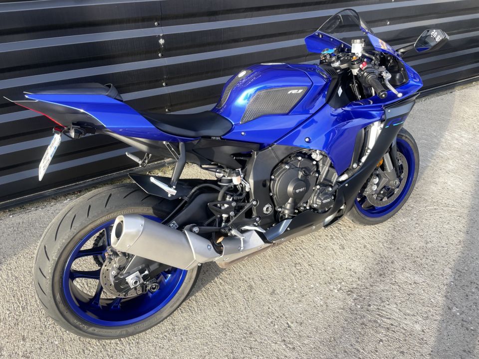YAMAHA YZF 1000 R1 4