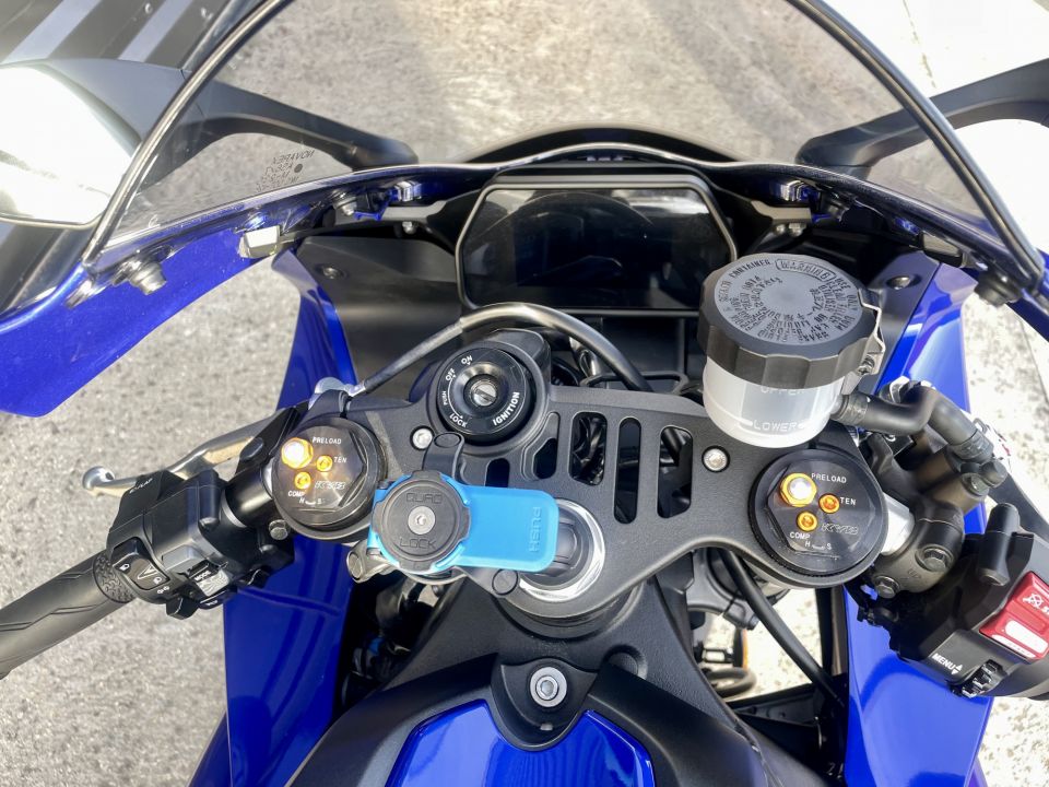 YAMAHA YZF 1000 R1 4