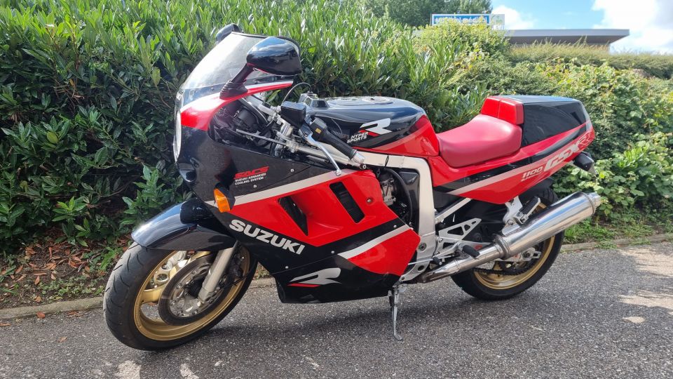 SUZUKI GSXR 1100 4