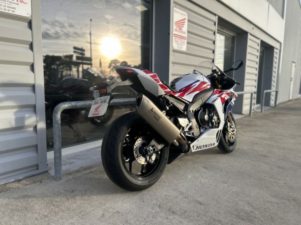 HONDA CBR 1000 RR-R FIREBLADE 30e Anniversaire 4