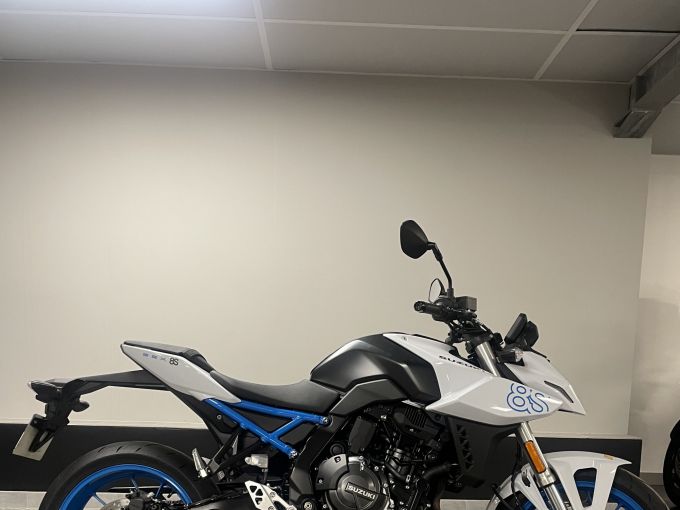 SUZUKI GSX-8S 4
