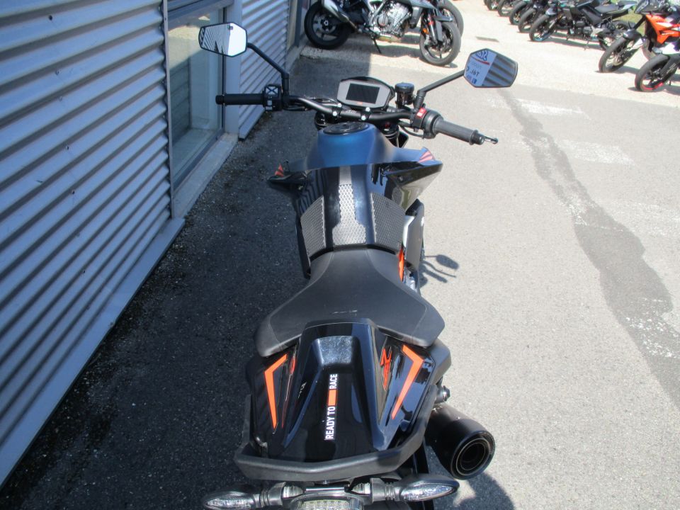 KTM 890 DUKE R 4