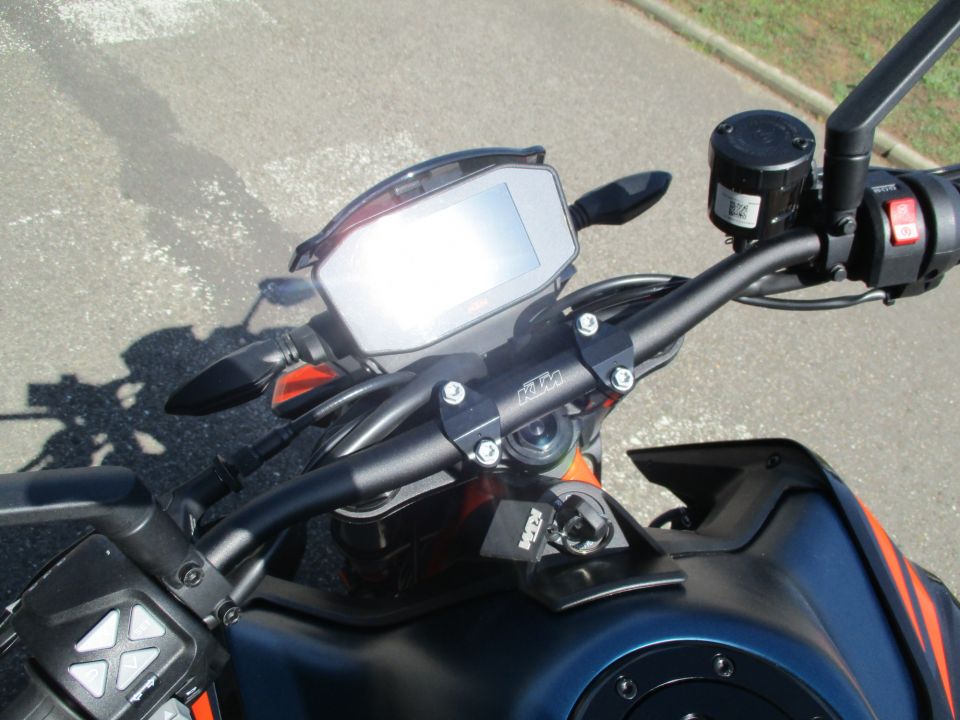 KTM 890 DUKE R 4