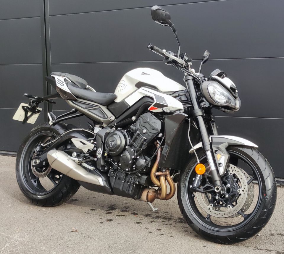 TRIUMPH STREET TRIPLE 765 R 4