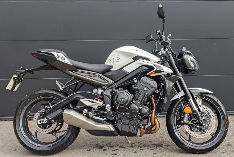 TRIUMPH STREET TRIPLE 765 R 4