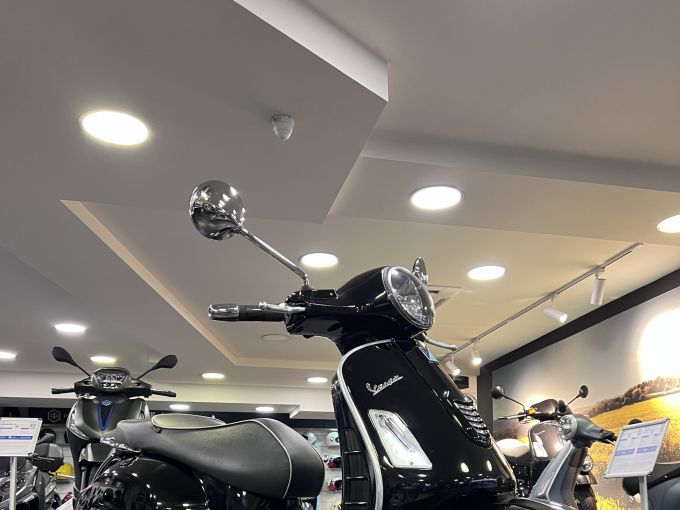 VESPA GTS 300 SUPER 4