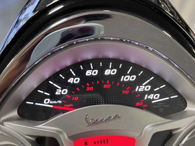 VESPA GTS 300 SUPER 4