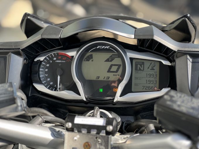 YAMAHA FJR 1300 AE 4