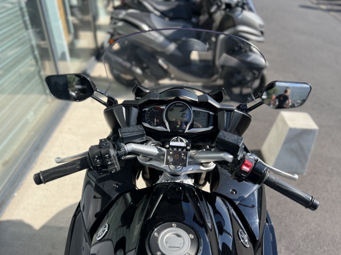 YAMAHA FJR 1300 AE 4