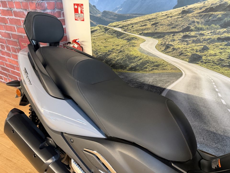 YAMAHA TRICITY 300 4