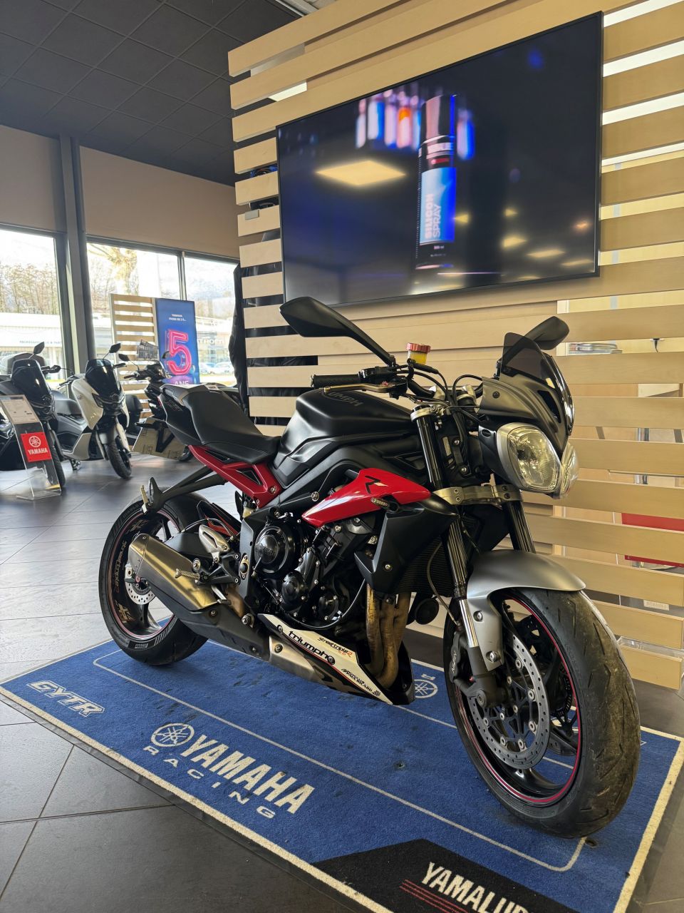 TRIUMPH STREET TRIPLE 675 R 4
