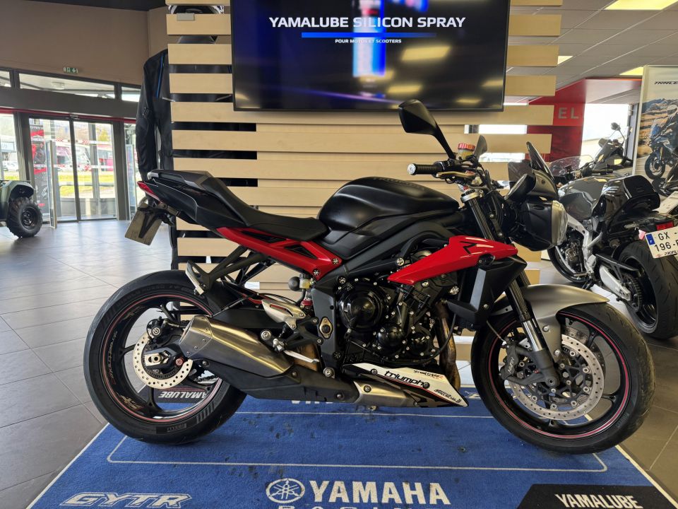 TRIUMPH STREET TRIPLE 675 R 4