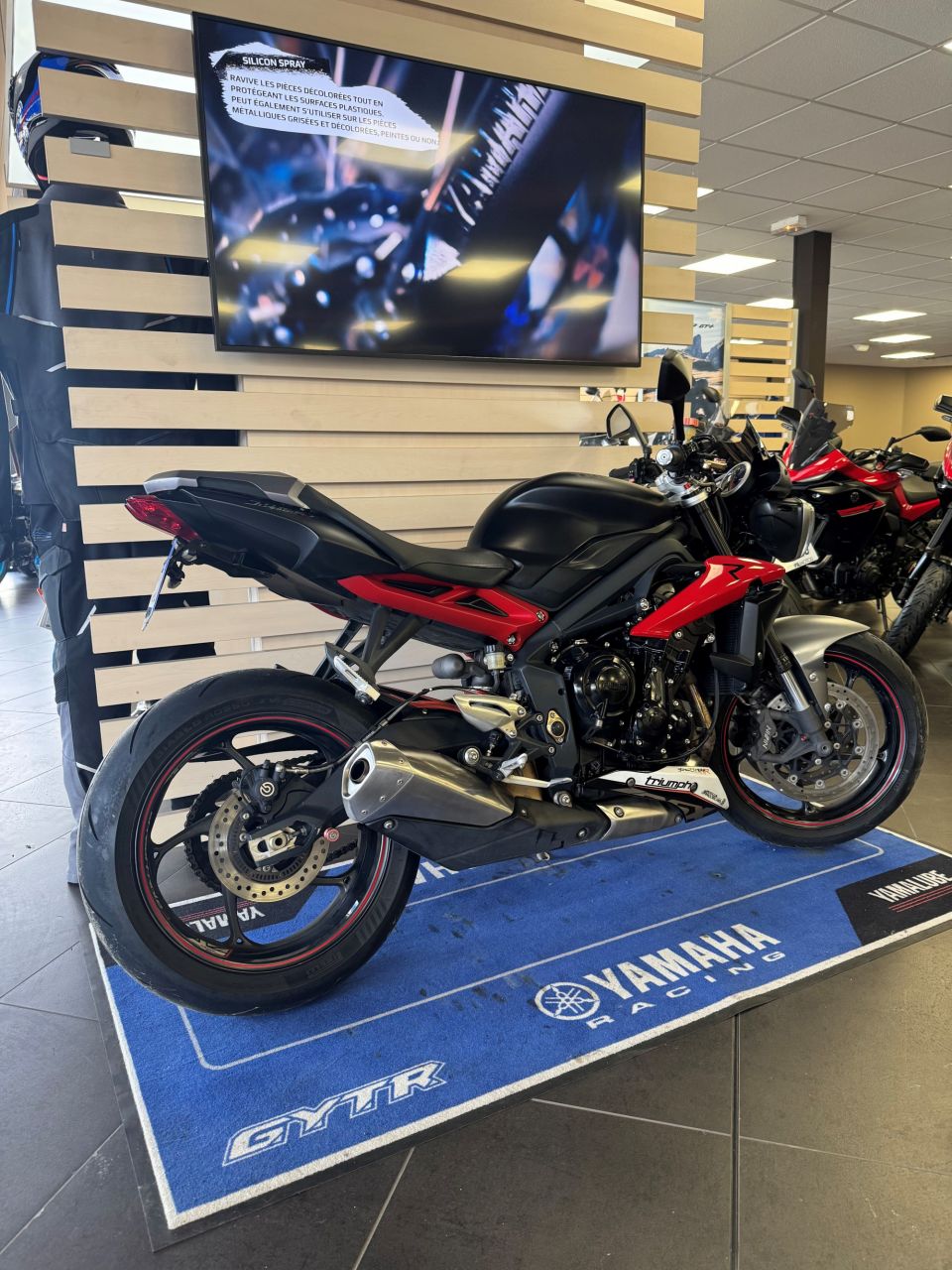 TRIUMPH STREET TRIPLE 675 R 4