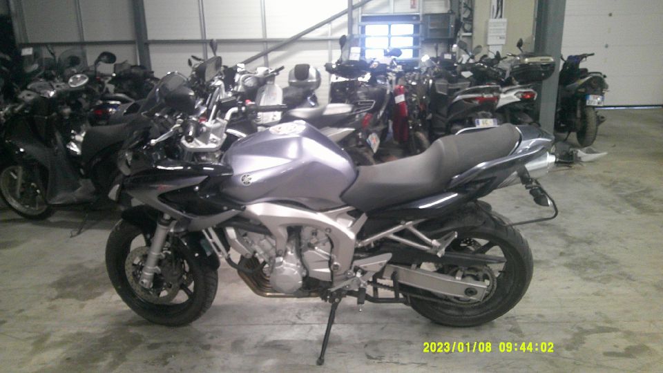 YAMAHA FZ6 600 FAZER 4