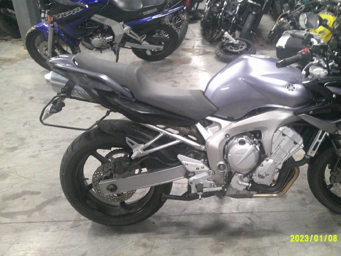 YAMAHA FZ6 600 FAZER 4