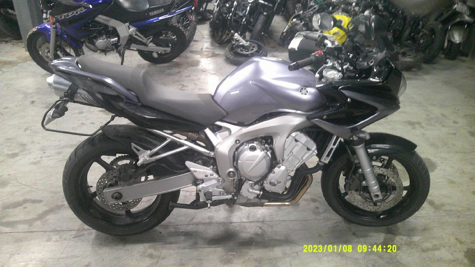 YAMAHA FZ6 600 FAZER 4