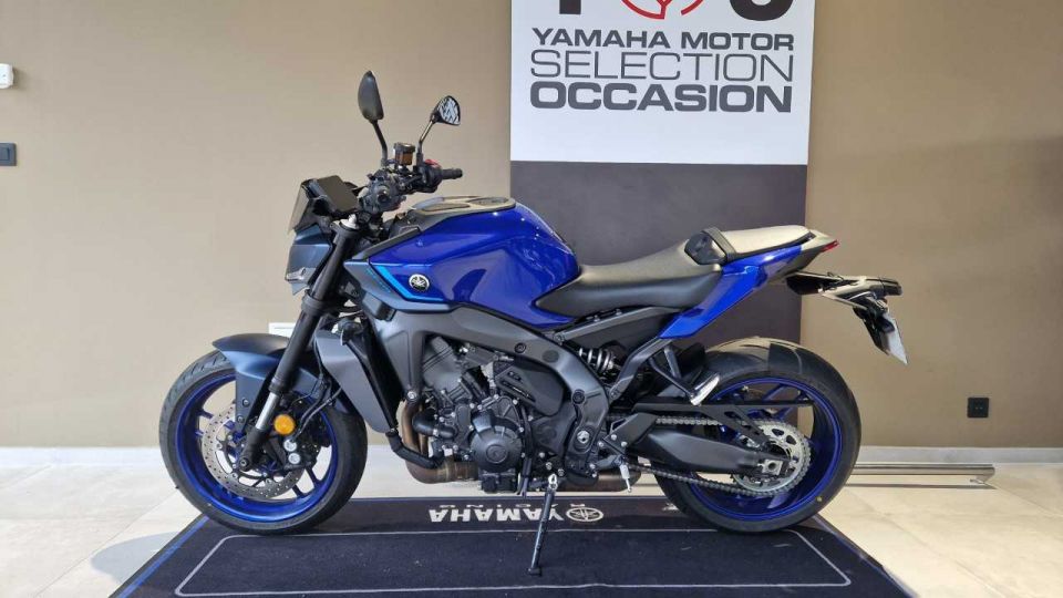YAMAHA MT-09  Y-AMT 4