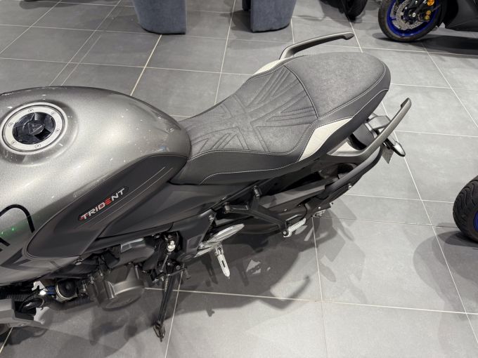 TRIUMPH TRIDENT 660 4