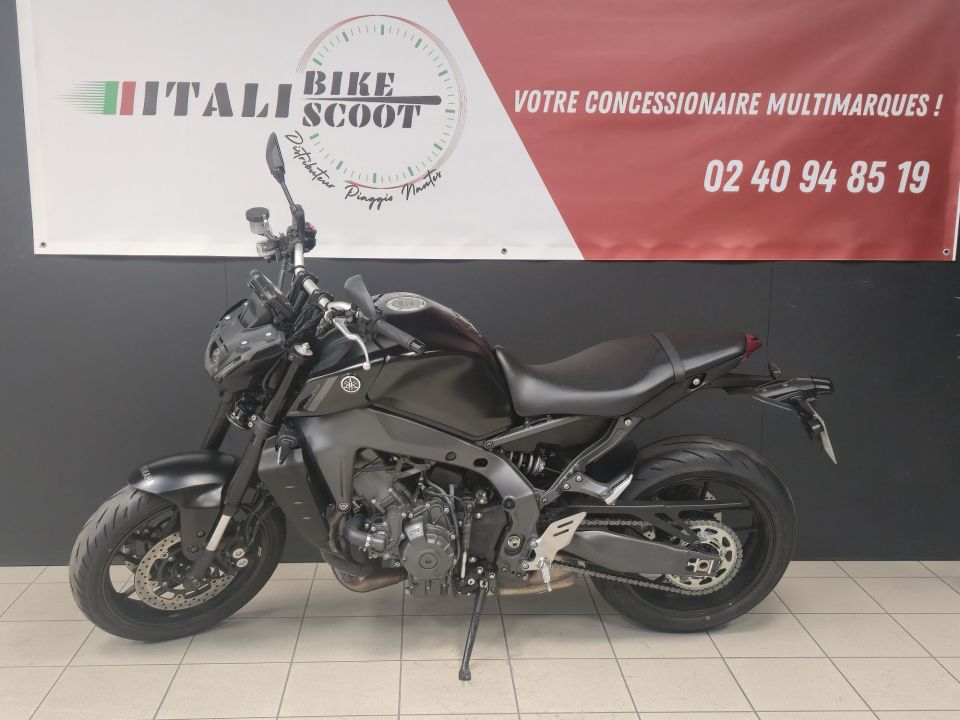 YAMAHA MT-09 4