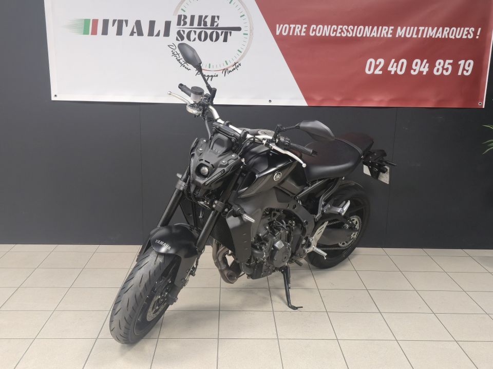 YAMAHA MT-09 4