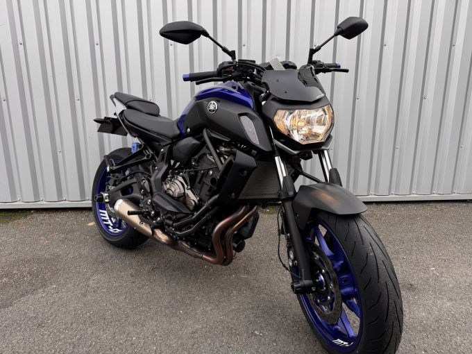 YAMAHA MT-07 4