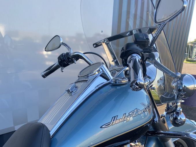 HARLEY-DAVIDSON TOURING ROAD KING 1584 4