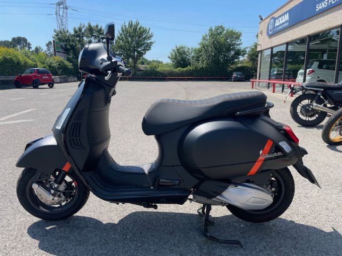 VESPA GTS SUPER SPORT 4