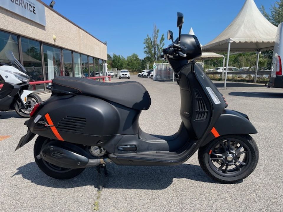 VESPA GTS SUPER SPORT 4
