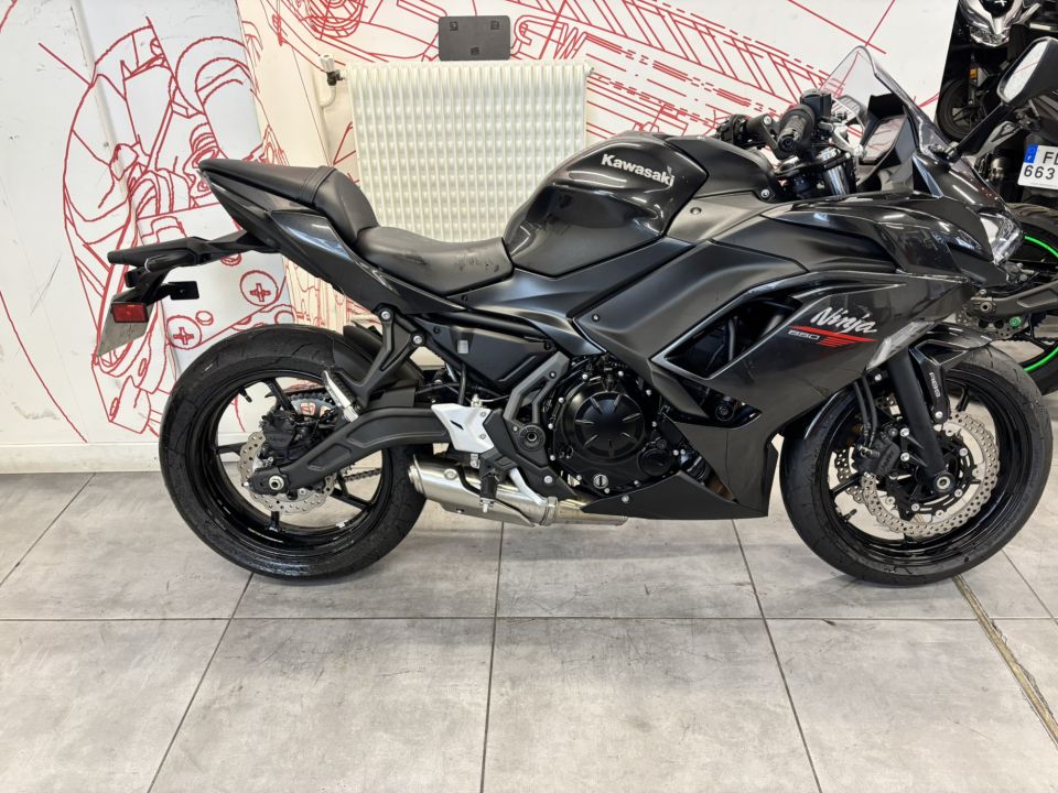 KAWASAKI NINJA 650 4