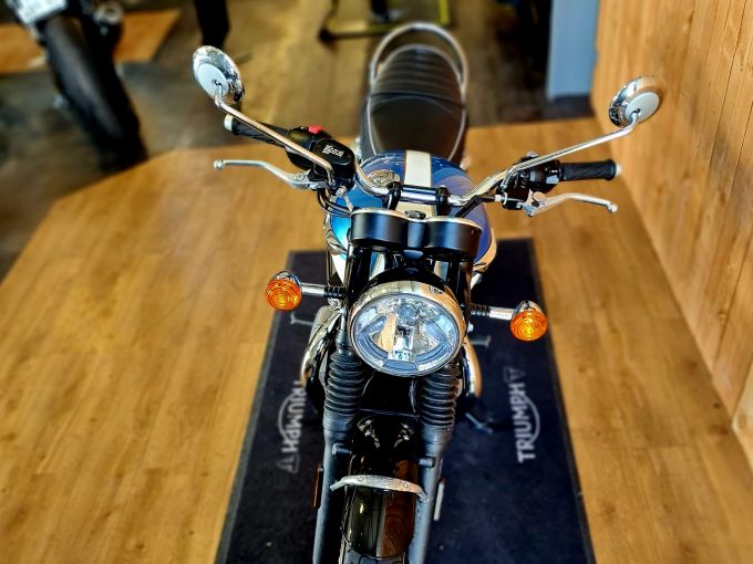 TRIUMPH BONNEVILLE T120 4