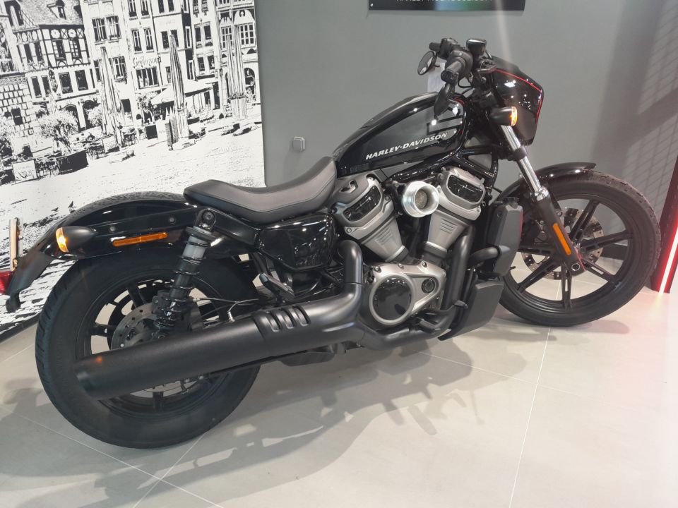 HARLEY-DAVIDSON SPORTSTER NIGHTSTER 975 4