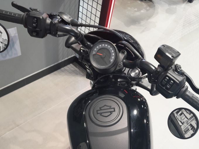 HARLEY-DAVIDSON SPORTSTER NIGHTSTER 975 4