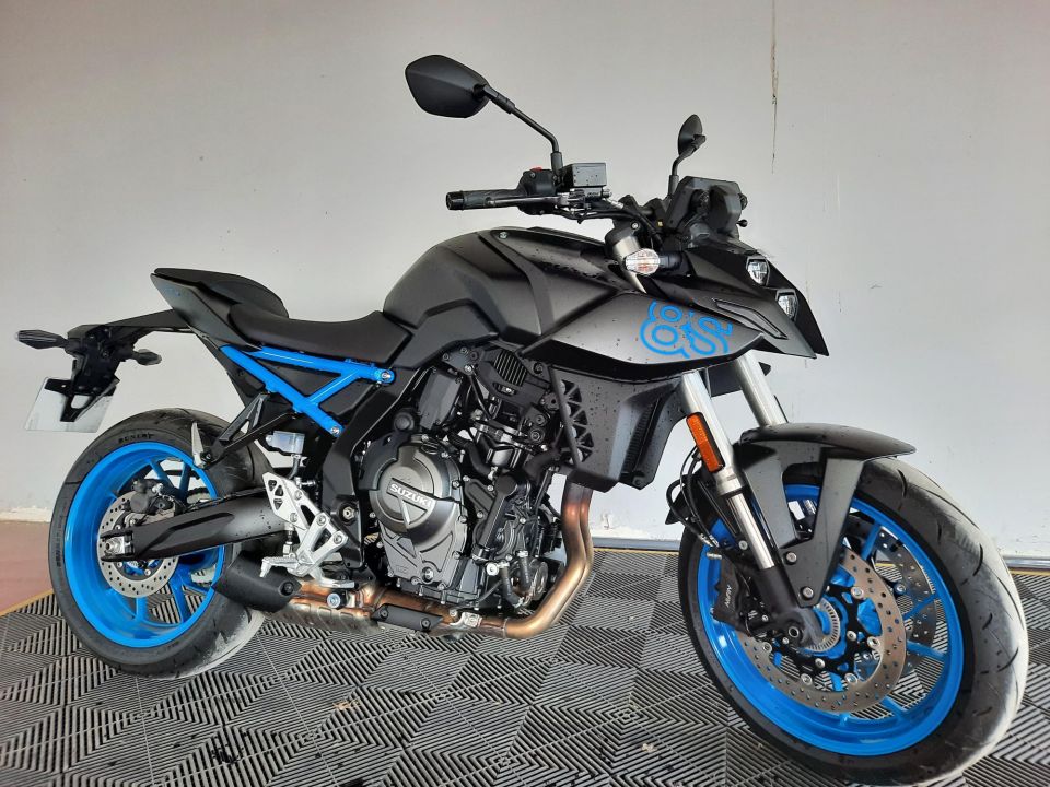 SUZUKI GSX-8S A2 4