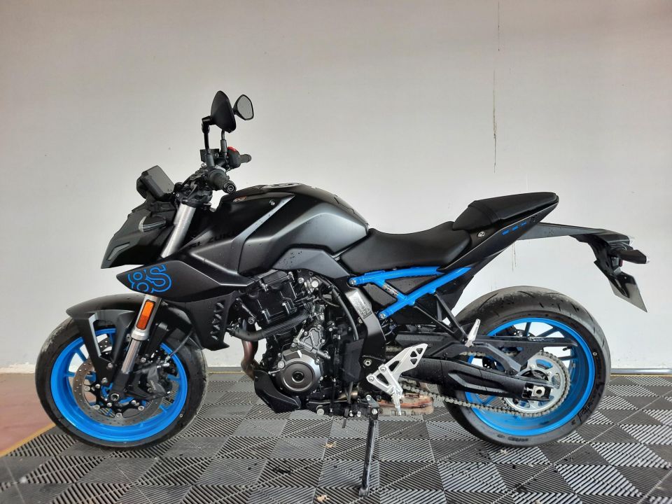 SUZUKI GSX-8S A2 4