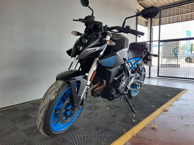 SUZUKI GSX-8S A2 4
