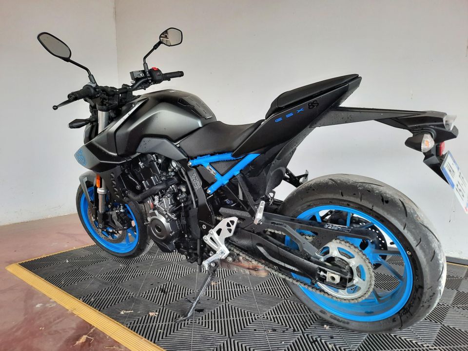 SUZUKI GSX-8S A2 4